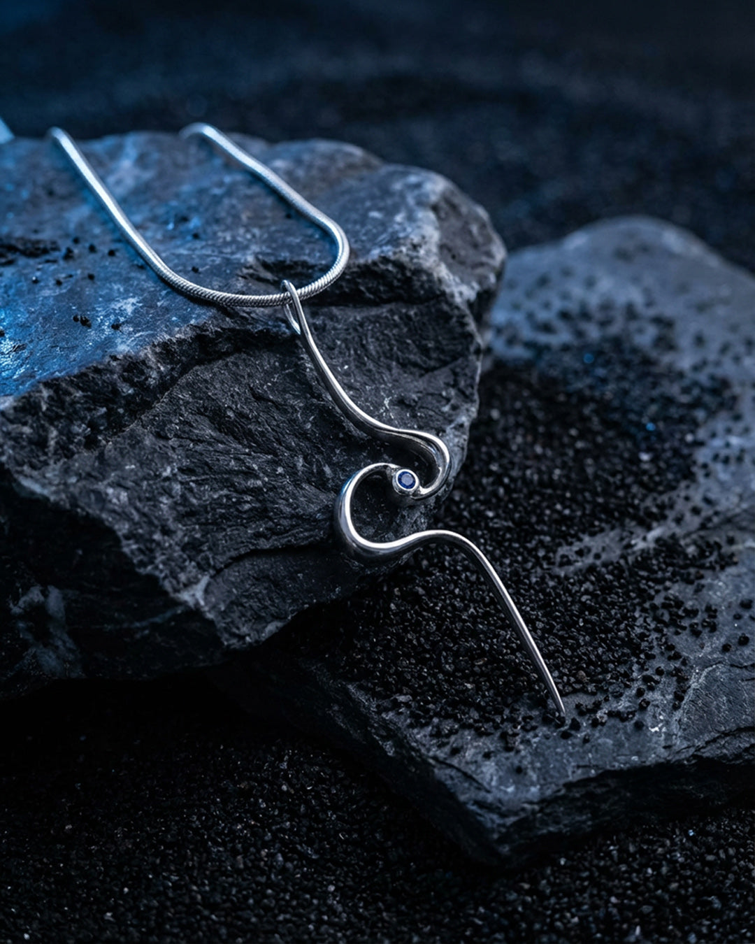 MIDNIGHT SILVER PENDANT
