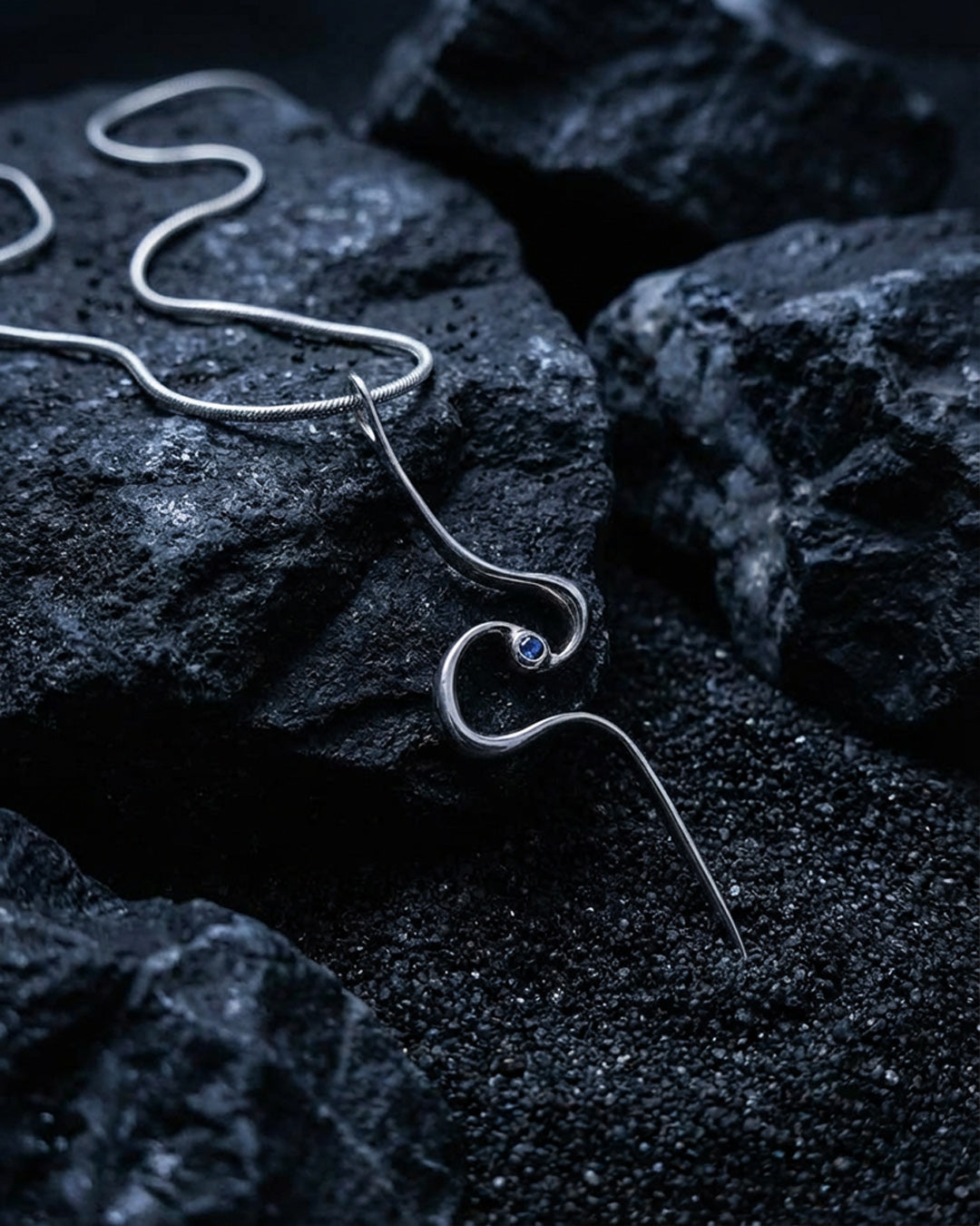 MIDNIGHT SILVER PENDANT