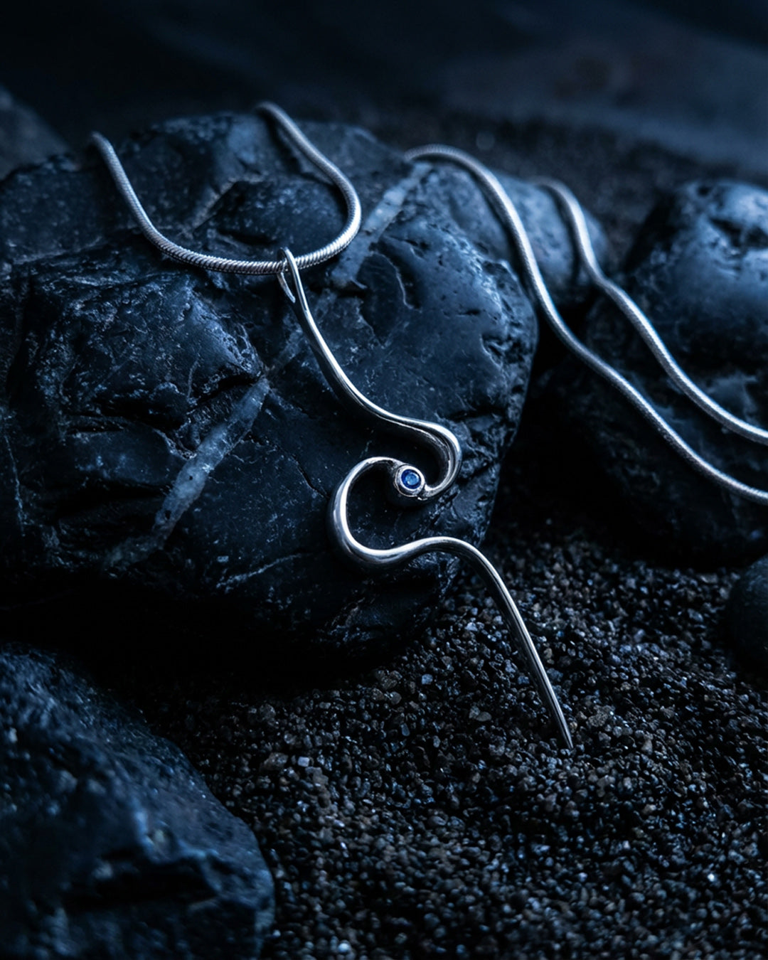 MIDNIGHT SILVER PENDANT