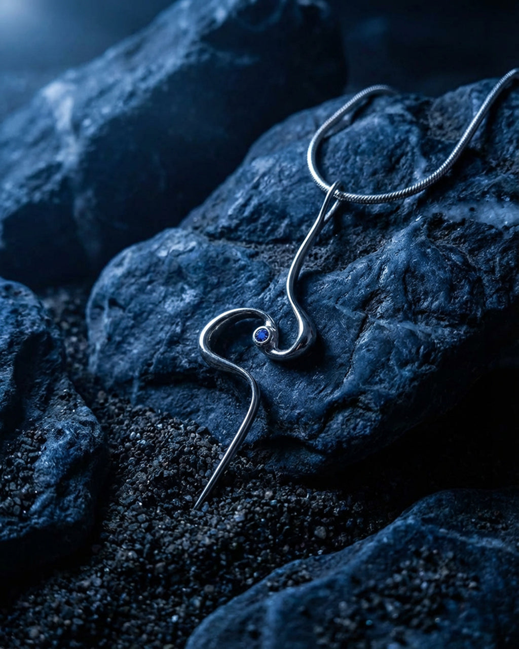 MIDNIGHT SILVER PENDANT
