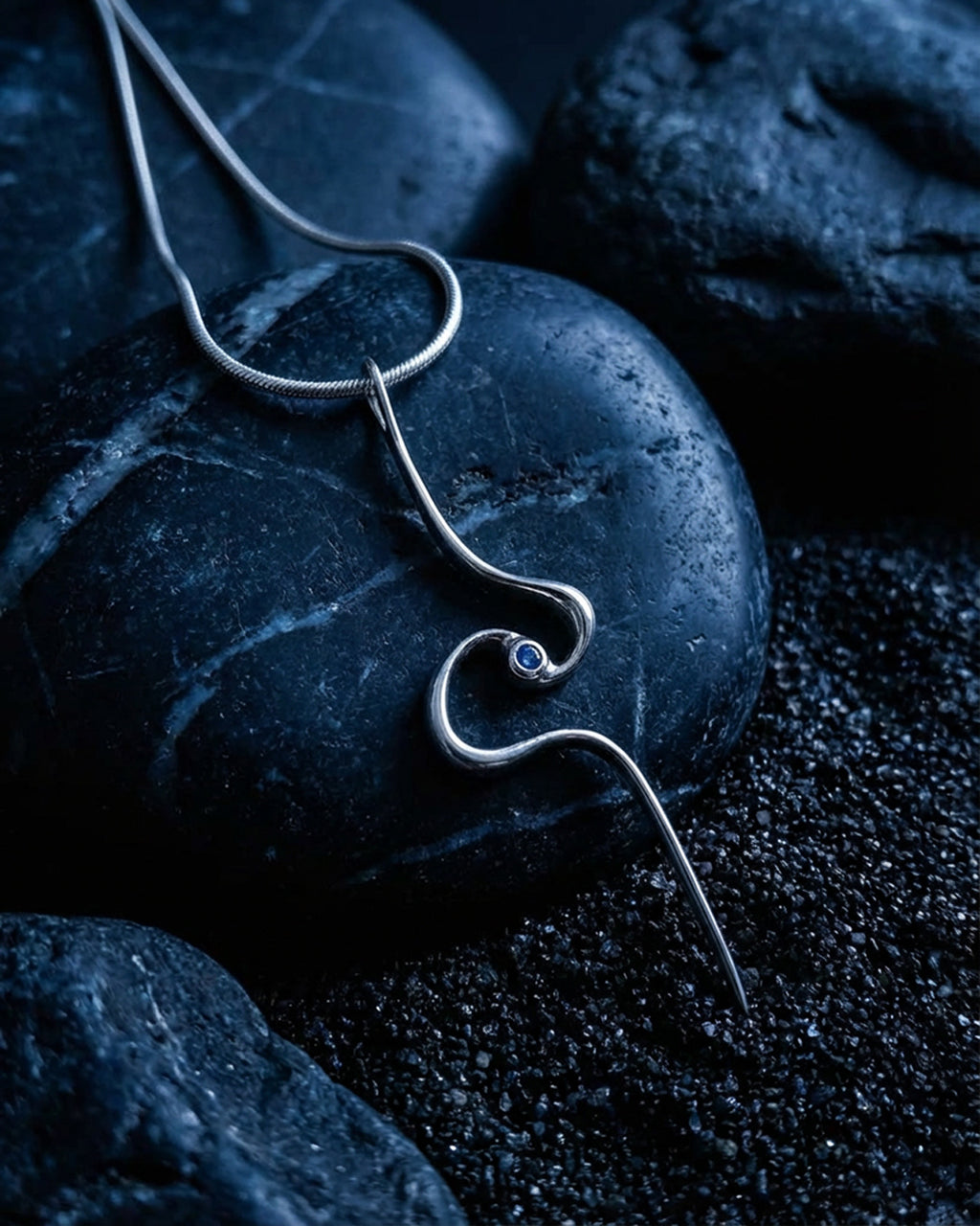 MIDNIGHT SILVER PENDANT
